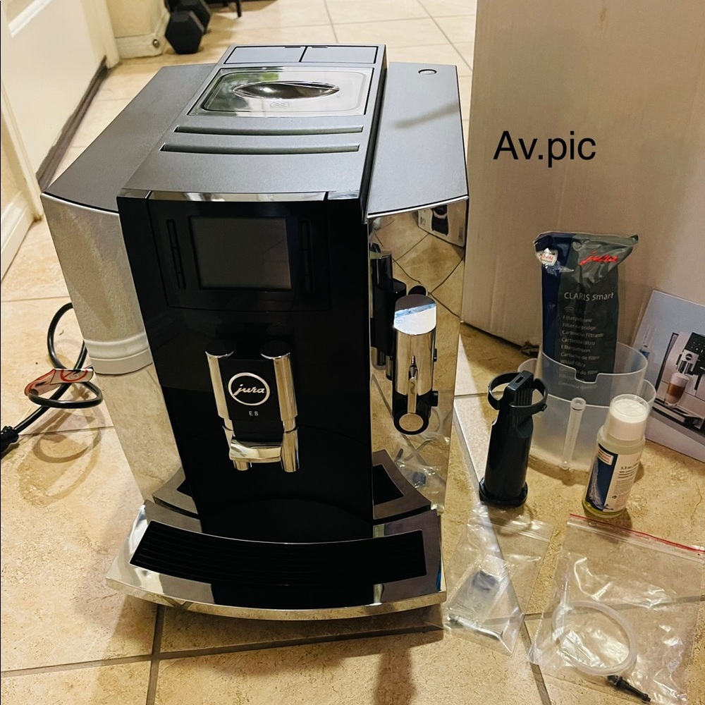 JURA E8 Chrome Automatic Coffee Machine